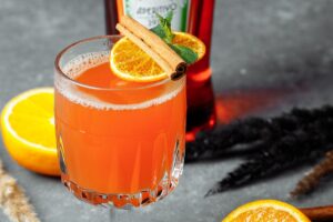 Το ζεστό Aperol είναι το τέλειο κοκτέιλ για τα βράδια του χειμώνα