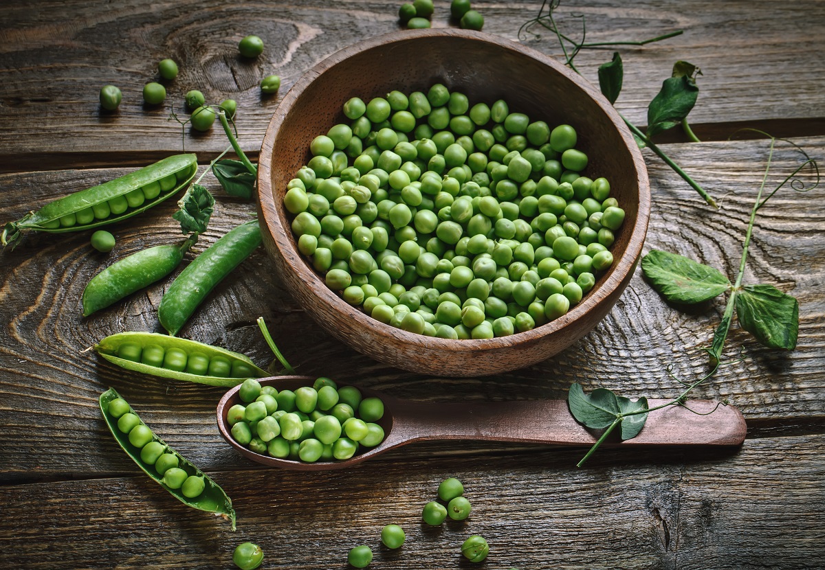 Delicious,Ripe,Green,Peas,Lying,On,A,Wooden,Table.