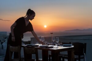 Λευτέρης Καρέλης: ο  νέος head-chef στο Catch Bar-Restaurant στη Σαντορίνη