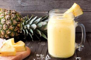 Smoothie με ανανά και μπανάνα