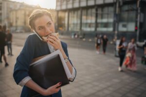 Stress eating: πώς το άγχος μάς παχαίνει;