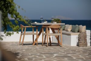 Ναξιώτικη δημιουργική κουζίνα, με έμφαση στην εποχικότητα, στην απόκοσμη Μουτσούνα