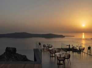 Το εστιατόριο στη Σαντορίνη όπου η βιωσιμότητα συναντά την υψηλή γαστρονομία