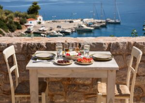 Διακοπές και υγιεινή διατροφή: 6 χρήσιμα tips για να μην ξεφύγετε