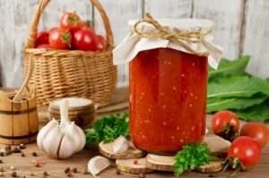 Όλα τα tips για να αιχμαλωτίσουμε στο βάζο τη νοστιμιά της ντομάτας