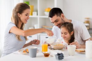 Πόσα ξοδεύω για φαγητό στις διακοπές. Ζευγάρι 40άρηδων με 6χρονο παιδί