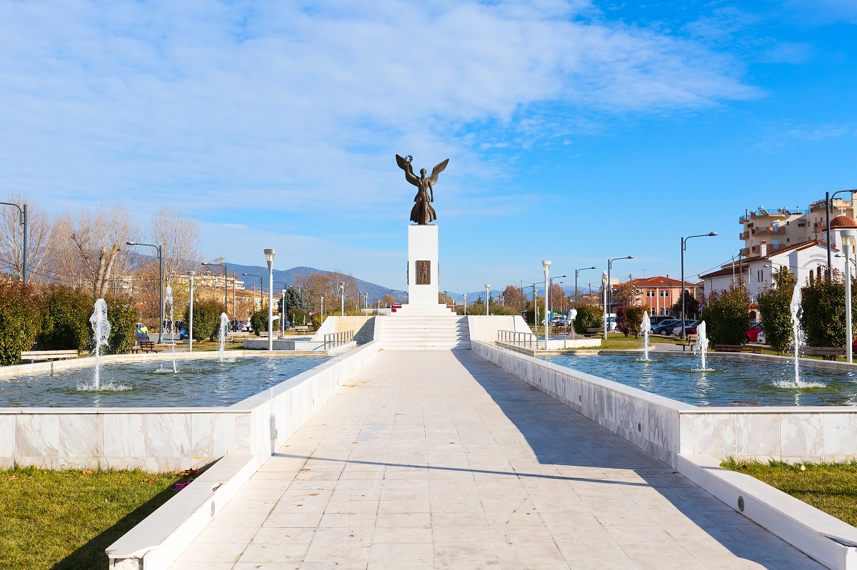 Statue,And,Fountains,In,The,Center,Of,Drama,Town,,North
