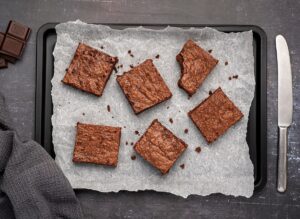 Θεϊκά brownies με έξτρα δόσεις σοκολάτας γρήγορα και εύκολα στο air fryer