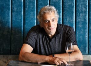 Ο Χρύσανθος Καραμολέγκος «παντρεύει» τα ρεβίθια με τον αχινό στο Anama στη Γιάλοβα