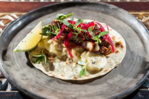 Tacos με χοιρινή πανσέτα και κρητική μπανάνα