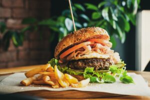 Τα πιο νόστιμα burger τα φτιάχνουμε στη φριτέζα αέρος. Δείτε πώς!