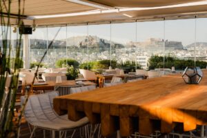 Το Hytra υποδέχεται την κυκλαδίτικη κουζίνα της Νικολέττας Δελατόλα-Φωσκόλου