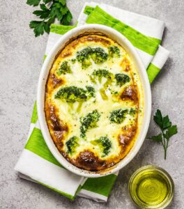 Σουφλέ μπρόκολο με blue cheese και κρεμμύδια