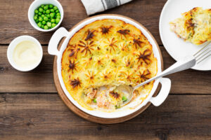 Fish,Pie,With,Salmon,,Mashed,Potatoes,,Green,Peas,And,Creamy