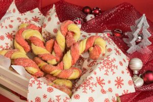 Πώς να φτιάξετε candy cane cookies στο σπίτι