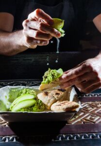 Γουακαμόλε με πράσινο μήλο και καβουρδισμένο κολοκυθόσπορο