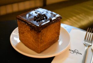 Η ιστορία πίσω από τα διάσημα cube croissant που κατέκτησαν το Λονδίνο