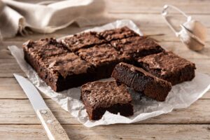 Φτιάχνουμε απολαυστικό brownie με 2 μόνο υλικά