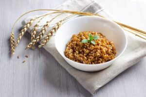 Τι είναι το farro και γιατί ανταγωνίζεται την κινόα (+ συνταγή)