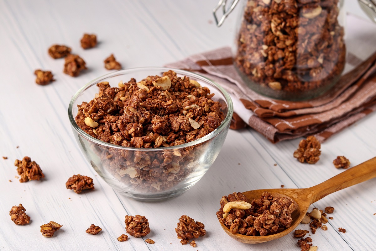 Granola,Crispy,Muesli,With,Natural,Honey,,Chocolate,And,Nuts,In