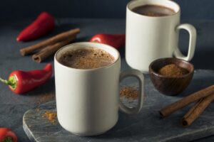 Πώς να φτιάξετε spicy ζεστή σοκολάτα με άρωμα Μεξικού