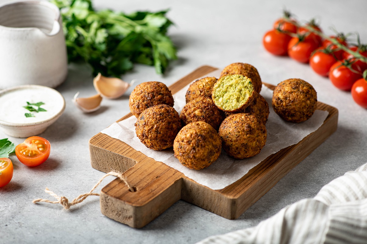 Falafel,Balls,On,A,Wooden,Cutting,Board,,Selective,Focus