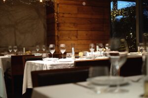 Ένα dinner-εμπειρία μόνο για απόψε με τα κρασιά του μοναδικού Απόστολου Θυμιόπουλου
