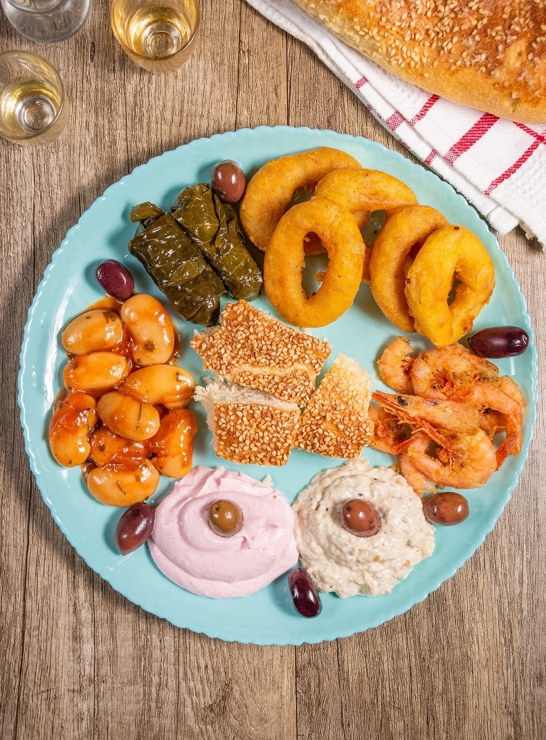 Greek,Traditional,Fasting,Food,.olives,beans,seafoods,traditional,Salads,And,Bread,Lagana