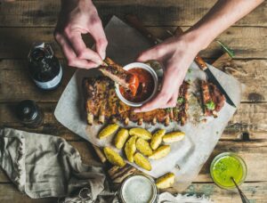 Σος, ντιπ και chutney: 22 πεντανόστιμες επιλογές για τα ψητά της Τσικνοπέμπτης