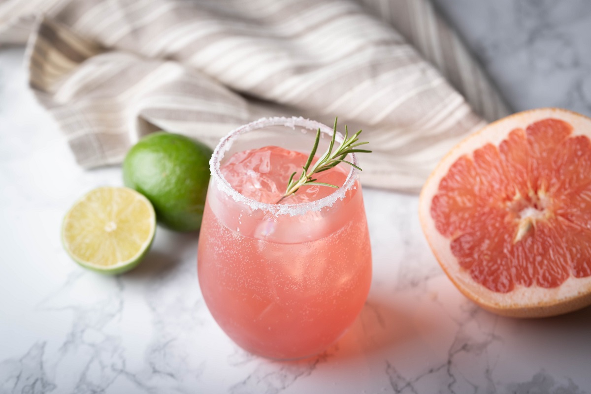 Paloma,Cocktail,With,Grapefruite,On,Marble,Background