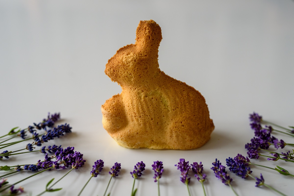 Rabbit,Or,Easter,Bunny,Among,Flowers.,Easter,Cake,On,The