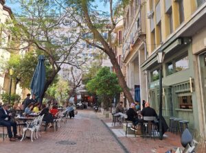 7 all day σημεία στην αναγεννημένη πλατεία Καρύτση