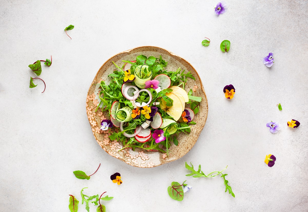 Delicious,Summer,Salad,With,Edible,Flowers,,Vegetables,,Fruit,,Microgreens,And