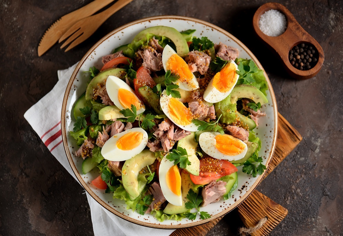 Salad,With,Canned,Tuna,,Avocado,,Tomato,,Boiled,Egg,,Lettuce,,Parsley