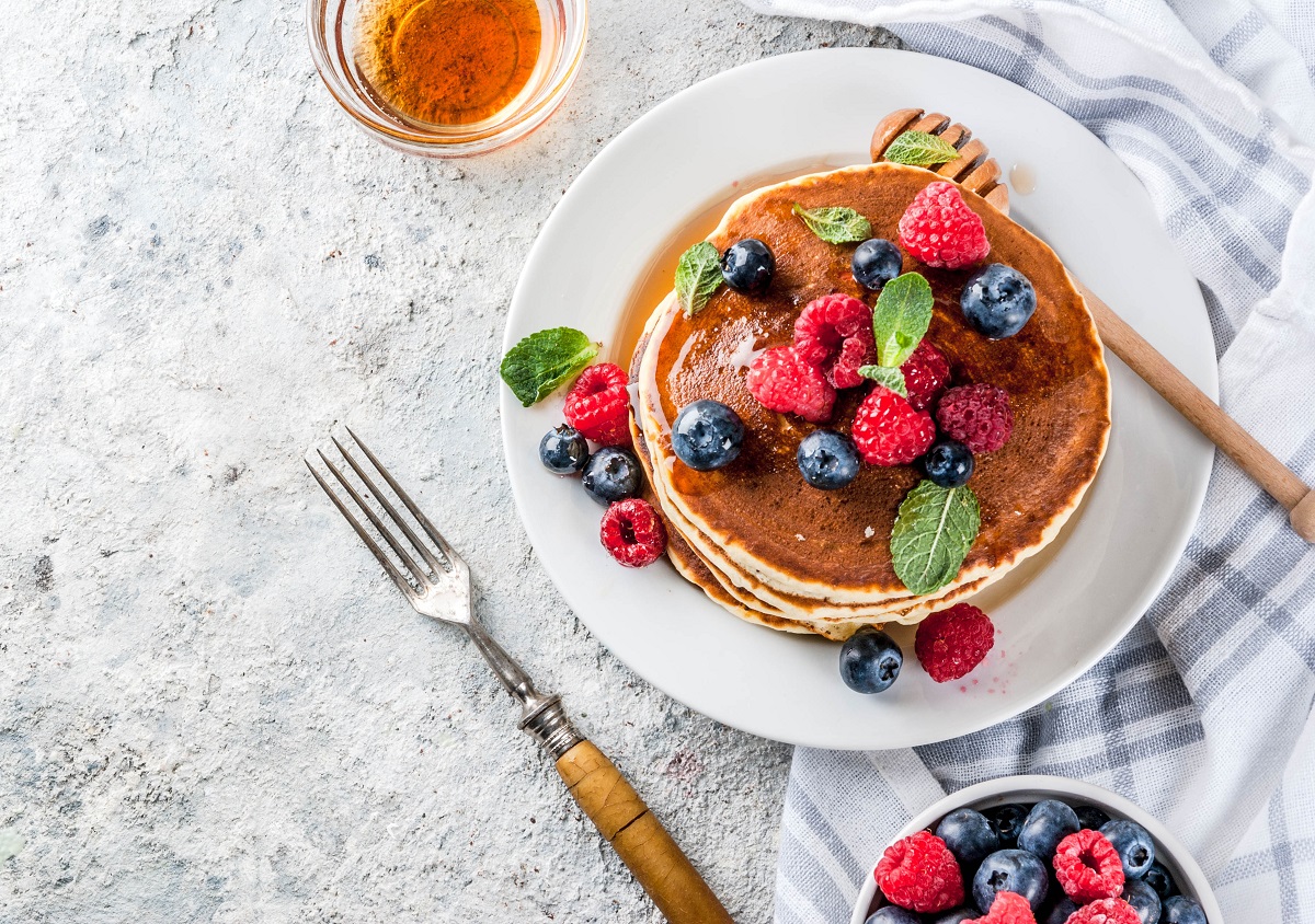 Healthy,Summer,Breakfast,homemade,Classic,American,Pancakes,With,Fresh,Berry,And
