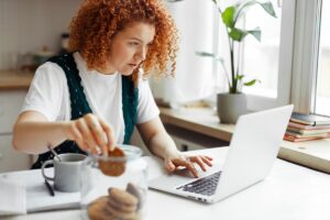 Τσιμπολογήματα ανάμεσα στα γεύματα: 3 τρόποι για να τα αποφύγετε
