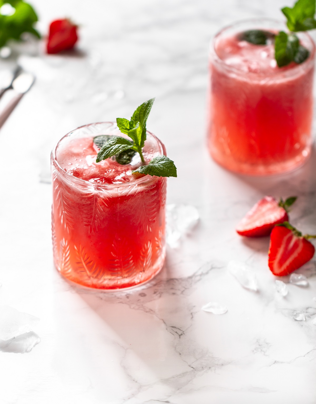 Fresh,Strawberry,Cocktail.,Fresh,Summer,Cocktail,With,Strawberry,And,Ice