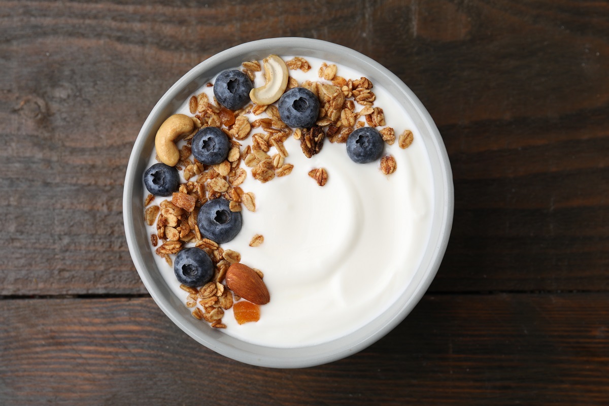 Bowl,With,Yogurt,,Blueberries,And,Granola,On,Wooden,Table,,Top