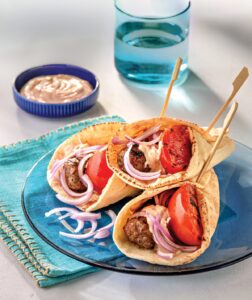 Αραβική με κεμπάπ και sauce τυριού
