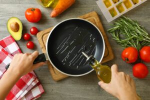 Γιατί δεν πρέπει να πετάμε ποτέ τα λάδια μετά το μαγείρεμα