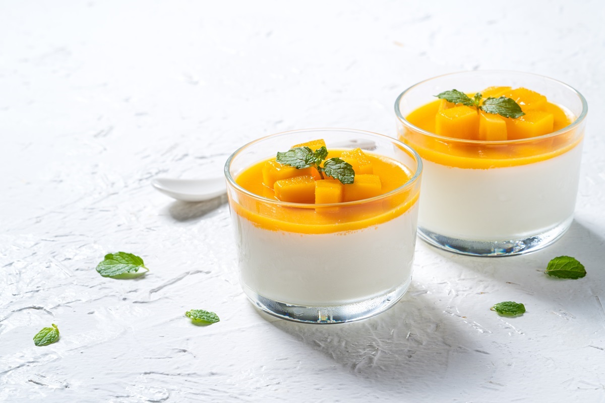 Delicious,Double,Colored,Mango,Panna,Cotta,Mousse,Pudding,With,Diced