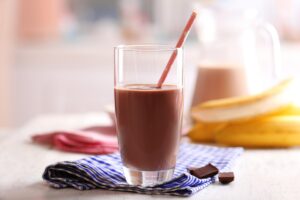 Smoothie με μπανάνα, ταχίνι και κακάo