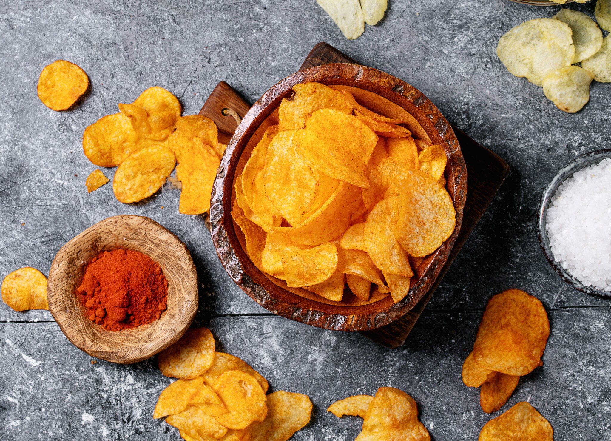 Bowl,Of,Home,Made,Potato,Salted,And,Paprika,Chips,Served