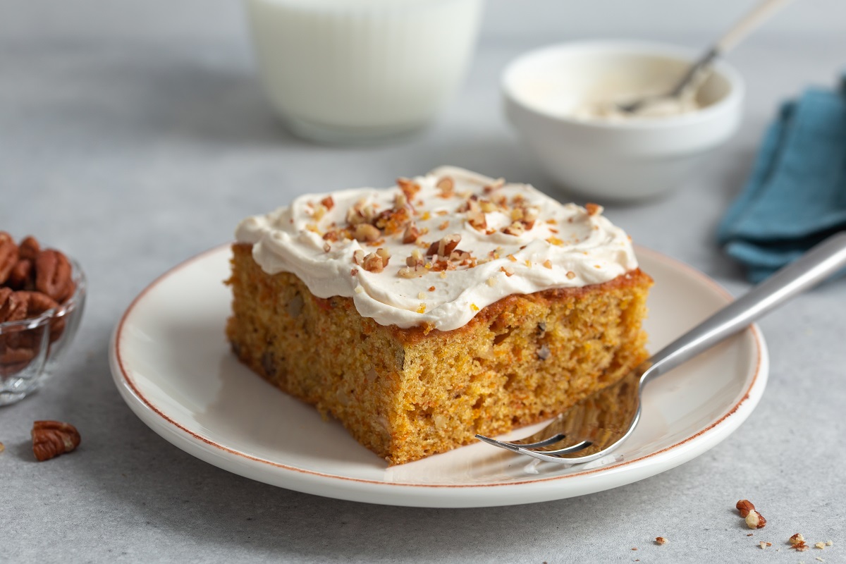 Carrot,Cake,With,Nuts,And,Cream,Cheese,Frosting,,,Selective