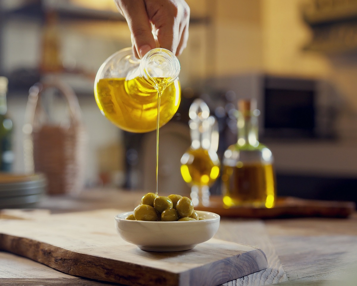 Green,Olive,Oil,And,Olive,Oil,Concept