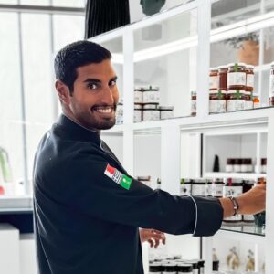 Ο ελληνολάτρης Άραβας που έβαλε τα ελληνικά προϊόντα στα παλάτια του Μπαχρέιν
