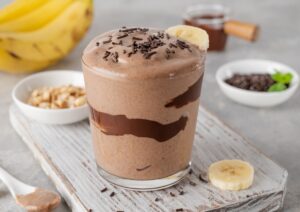 Smoothie με φιστικοβούτυρο, μπανάνα και κακάο