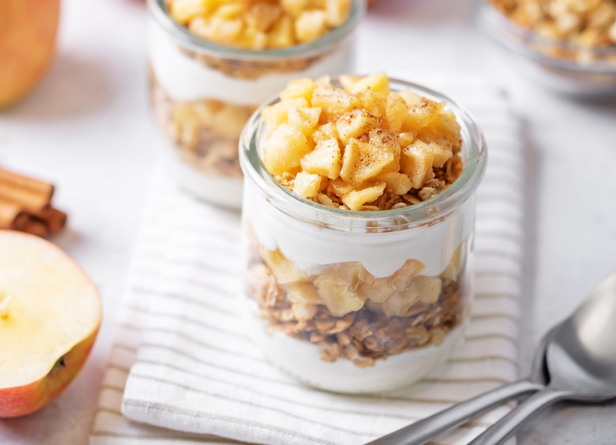 Apple,Greek,Yogurt,Granola,Parfait.,Toning