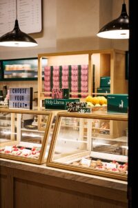 Holy Llama: High end vegan γλυκά από τον pastry chef Κρίτωνα Πουλή