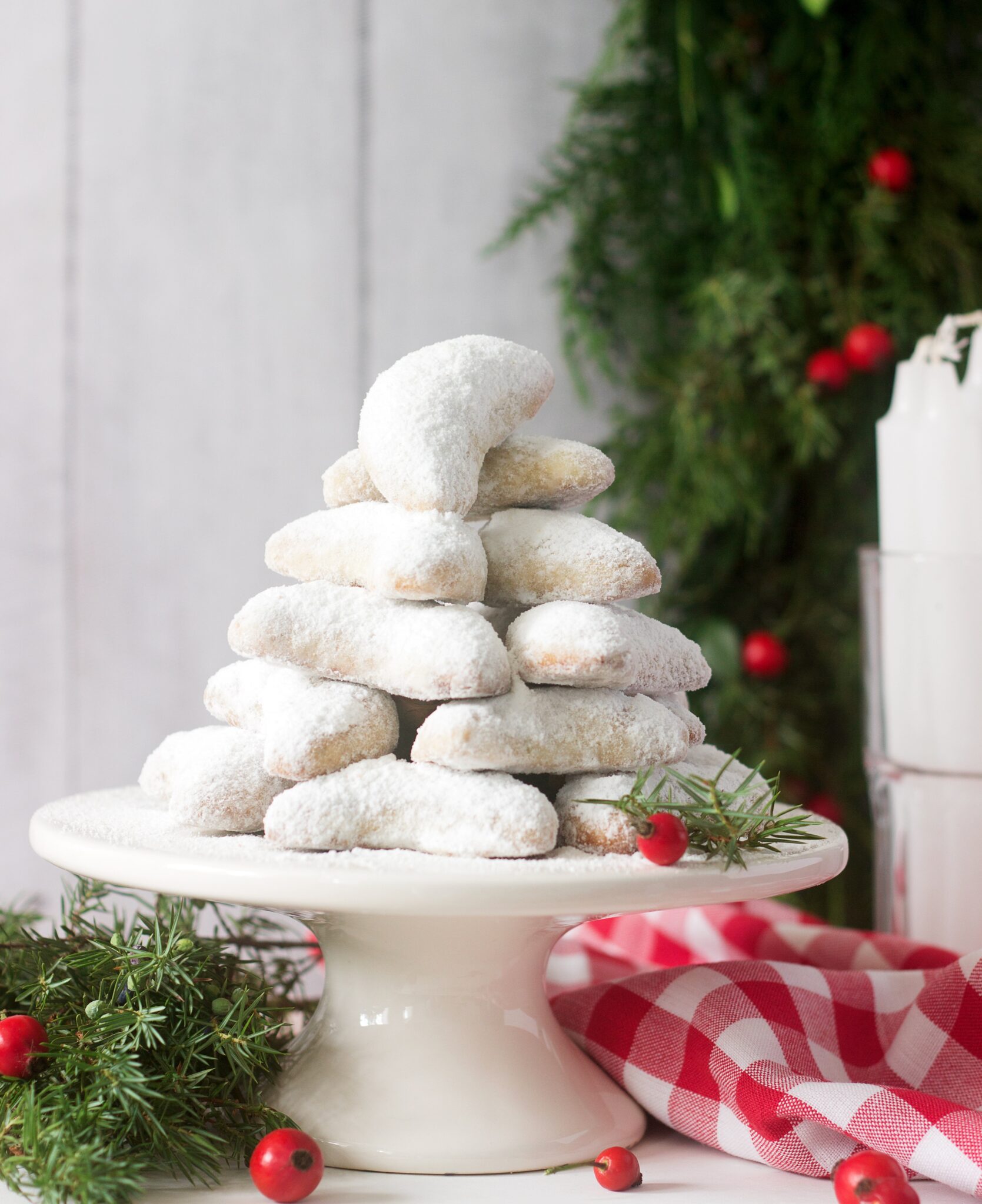 Vanilkipferl,-,Vanilla,Crescents,,Traditional,Christmas,Cookies,In,Germany,,Austria,